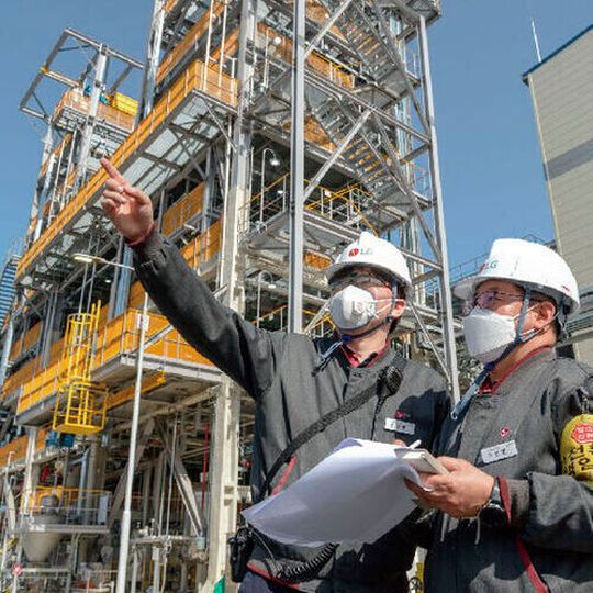 The industry expects the global CNT demand to grow explosively at 40 % per year, from 5,000 tons last year to 20,000 tons in 2024. The industry expects the global CNT demand to grow explosively at 40 % per year, from 5,000 tons last year to 20,000 tons in 2024.