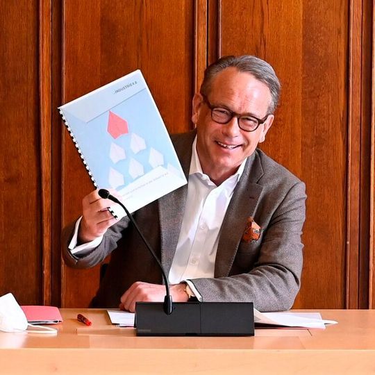 Dr. Ulrich Nußbaum, Staatssekretär, Bundesministerium für Wirtschaft und Energie bei der virtuellen Übergabe der Charta. Dr. Ulrich Nußbaum, Staatssekretär, Bundesministerium für Wirtschaft und Energie bei der virtuellen Übergabe der Charta.