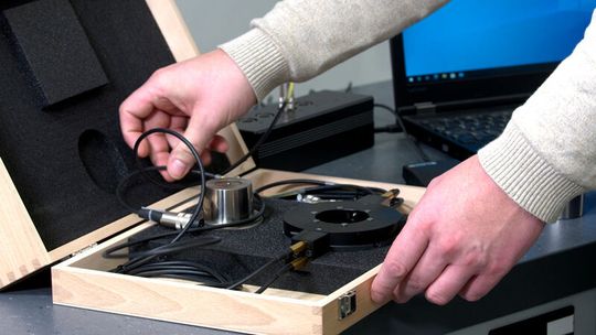 Weil Kelch alle Messprogramme bereits vorinstalliert hat, braucht man die neue, smarte HSK-Messlehre nur noch anzuschließen, um mit dem Messen zu beginnen, heißt es.