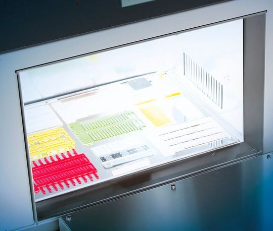 Die Kennzeichnungssysteme von Murrplastik werden in hauseigenen Prüfanlagen auf Langlebigkeit, Robustheit und wirtschaftlichen Einsatz getestet.