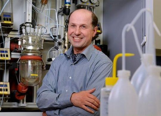 Professor Wolfgang Binder vom Institut für Chemie der Martin-Luther-Universität Halle-Wittenberg erforscht mit seinem Team selbstheilende Polymere.