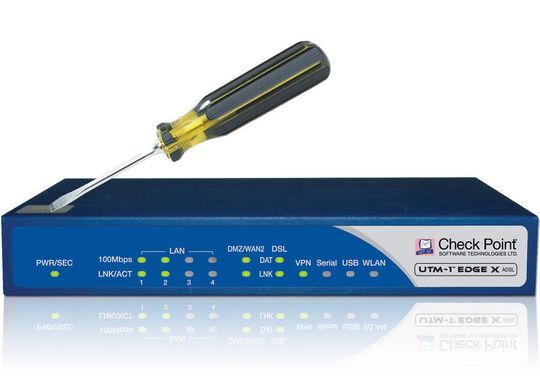 Rumgeschraubt: Check Point erweitert seine UTM-1 Edge Appliances dank Firmware-Update um neue Funktionen. Rumgeschraubt: Check Point erweitert seine UTM-1 Edge Appliances dank Firmware-Update um neue Funktionen.