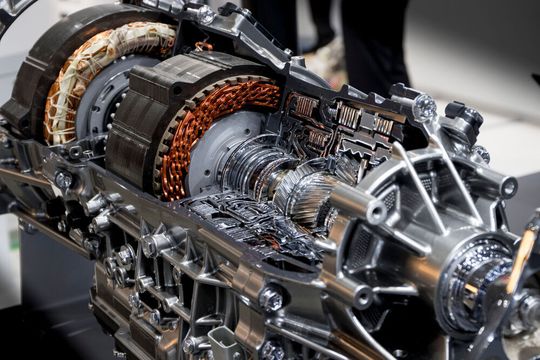 Laut einer McKinsey-Studie schrumpft der Maschinenmarkt für Antriebe bis 2030 jährlich um knapp 3 Prozent. Laut einer McKinsey-Studie schrumpft der Maschinenmarkt für Antriebe bis 2030 jährlich um knapp 3 Prozent.