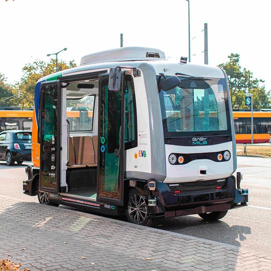 Gehören von nun an fest zum Stadtbild in Karlsruhe: autonome Minibusse. Gehören von nun an fest zum Stadtbild in Karlsruhe: autonome Minibusse.