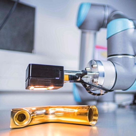 Inlilne-Messtechnik: Automatisierte optische Oberflächenprüfung von Freiform-Oberflächen. Inlilne-Messtechnik: Automatisierte optische Oberflächenprüfung von Freiform-Oberflächen.