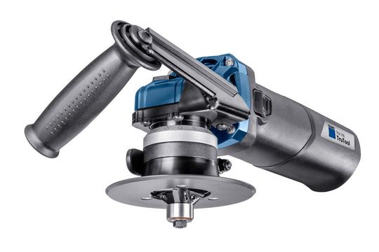 Entscheidend für die hohe Leistung des Systems TKA 700 ist vor allem der neue Motor, bei dem es sich um einen kompakten, 1700-Watt-Winkelmotor mit Drehzahlregelung handelt.