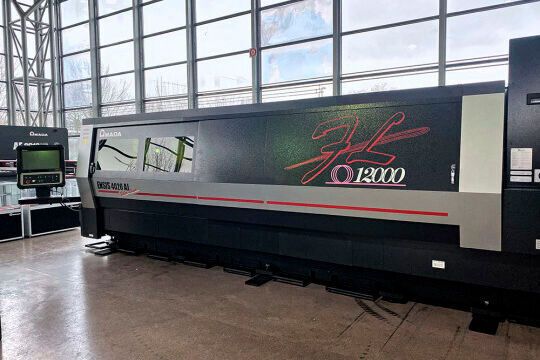 La source laser fibre de 12 kW est disponible sur toute la gamme de machine ENSIS d'Amada. La source laser fibre de 12 kW est disponible sur toute la gamme de machine ENSIS d'Amada.
