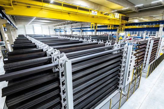 20.000 Tonnen Material warten bald im neuen Logistikcenter von Thyssenkrupp Materials Services, dem größten werksunabhängigen Werkstoffhändler und Dienstleister der westlichen Welt, auf ihre Auslieferung. 20.000 Tonnen Material warten bald im neuen Logistikcenter von Thyssenkrupp Materials Services, dem größten werksunabhängigen Werkstoffhändler und Dienstleister der westlichen Welt, auf ihre Auslieferung.