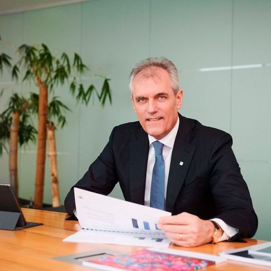 The Chairman of the Board and CEO of OMV, Rainer Seele, will not make use of the extension option for another year. The Chairman of the Board and CEO of OMV, Rainer Seele, will not make use of the extension option for another year.