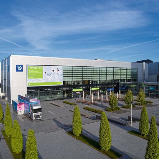 Die Labvolution 2021 ist als Präsenzveranstaltung auf dem Hannoveraner Messegelände abgesagt worden (Blick auf die Messehalle der Labvolution 2019). Die Labvolution 2021 ist als Präsenzveranstaltung auf dem Hannoveraner Messegelände abgesagt worden (Blick auf die Messehalle der Labvolution 2019).