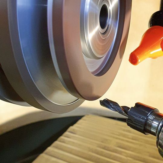 Nachschleifservice ist wichtiger Angebotsbestandteil von Mitsubishi Materials. In der Schweiz wird dieser Service für Bohrwerkzeuge der Marke Diaedge neu von Werder + Partner als zertifizierter Partner angeboten. Nachschleifservice ist wichtiger Angebotsbestandteil von Mitsubishi Materials. In der Schweiz wird dieser Service für Bohrwerkzeuge der Marke Diaedge neu von Werder + Partner als zertifizierter Partner angeboten.