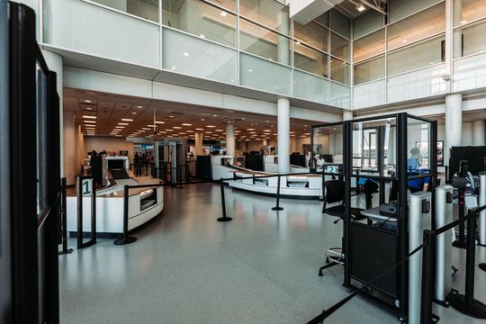 Bei Vanderlande ist man stolz darauf, CLT bei seinem Terminalerweiterungsprojekt zu unterstützen. Bei Vanderlande ist man stolz darauf, CLT bei seinem Terminalerweiterungsprojekt zu unterstützen.