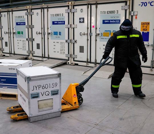 Ideen von Thermo King zur Lagerung unter extrem niedrigen Temperaturen helfen dem für seine Lkw-Kühlsysteme bekannten Unternehmen Va-Q-Tec bei der weltweiten Verteilung von Covid-19-Impfstoffen. Ideen von Thermo King zur Lagerung unter extrem niedrigen Temperaturen helfen dem für seine Lkw-Kühlsysteme bekannten Unternehmen Va-Q-Tec bei der weltweiten Verteilung von Covid-19-Impfstoffen.