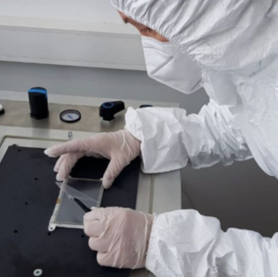 Optical Bonding: Stadler Technik bietet in seinem Servicecenter das komplette Angebot vom Vertrieb über Auftragsfertigung bis zum Aufbau von Produktionsanlagen. Optical Bonding: Stadler Technik bietet in seinem Servicecenter das komplette Angebot vom Vertrieb über Auftragsfertigung bis zum Aufbau von Produktionsanlagen.