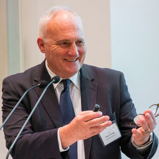 Prof. Peter Droege ist seit 2011 Präsident der EUROSOLAR Europäische Vereinigung für Erneuerbare Energien e.V. in Bonn. Prof. Peter Droege ist seit 2011 Präsident der EUROSOLAR Europäische Vereinigung für Erneuerbare Energien e.V. in Bonn.
