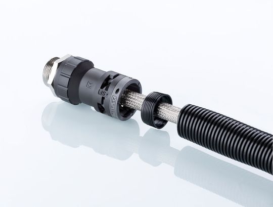 Die Lösung aus Wellrohr mit innenliegendem Metallgeflecht ist für Anwendungen konzipiert, bei denen ein EMV-Schutz über den gesamten Kabelverlauf einer Installation erreicht werden soll.