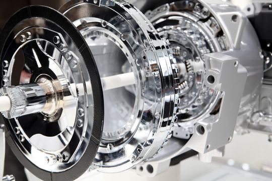 Weg vom Verbrenner hin zu modernen Antriebsarten: Der Maschinenbau ist vom Wandel der Antriebstechnik direkt betroffen. Weg vom Verbrenner hin zu modernen Antriebsarten: Der Maschinenbau ist vom Wandel der Antriebstechnik direkt betroffen.