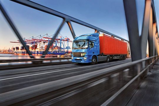 Es geht wieder bergauf mit der deutschen Industrie: Vor allem die erstarkende Wirtschaft in den USA und China fördern das deutsche Exportgeschäft. Es geht wieder bergauf mit der deutschen Industrie: Vor allem die erstarkende Wirtschaft in den USA und China fördern das deutsche Exportgeschäft.