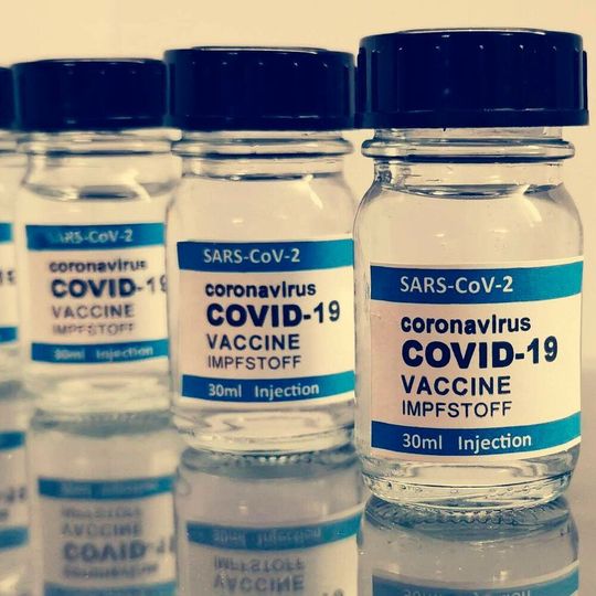 Vials mit Covid-19-Impfstoff Vials mit Covid-19-Impfstoff