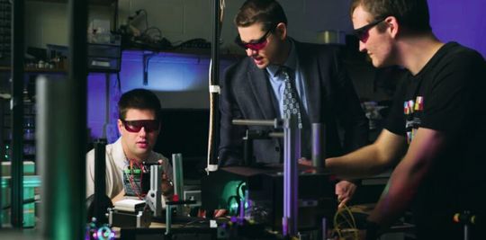 Forscher um Dan Smalley von der Brigham Young University entwickeln ein Hologramm, das sich im freien Raum bewegen kann.