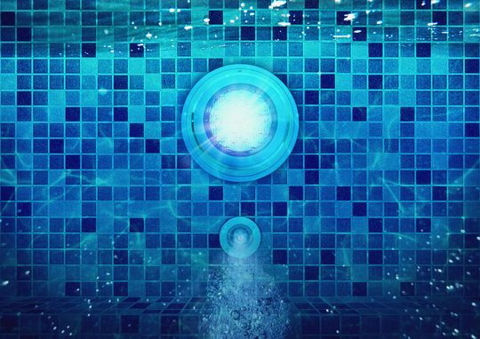 Um LED-Lampen in Schwimmbecken einzusetzen, müssen verschiedene Anforderungen erfüllt sein. Der Werkstoff muss beispielsweise das Eindringen von Wasser verhindern können. Um LED-Lampen in Schwimmbecken einzusetzen, müssen verschiedene Anforderungen erfüllt sein. Der Werkstoff muss beispielsweise das Eindringen von Wasser verhindern können.