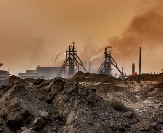 Das Lieferkettengesetzt wird kommen, sagt der VDW. Doch die Geister scheiden sich. Im Podcast „Tech Affair – Industry for Future“ will der Verein mit der Politik einen mehrfach erhellenden Spot aufs Thema richten. Hier ein Blick auf die chinesische Art der Rohstoffgewinnung. Das Lieferkettengesetzt wird kommen, sagt der VDW. Doch die Geister scheiden sich. Im Podcast „Tech Affair – Industry for Future“ will der Verein mit der Politik einen mehrfach erhellenden Spot aufs Thema richten. Hier ein Blick auf die chinesische Art der Rohstoffgewinnung.