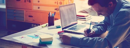 Auch aus dem Homeoffice können Mitarbeiter sich weiterbilden. Auch aus dem Homeoffice können Mitarbeiter sich weiterbilden.