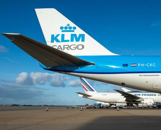 Die Air France KLM-Cargo zählt sich nach eigenen Angaben zu den nachhaltigsten Frachtfliegerunternehmen Europas. Die Corona-Krise sei weitgehend gemeistert. Jetzt will man den Spitzenplatz weiter ausbauen. Die Air France KLM-Cargo zählt sich nach eigenen Angaben zu den nachhaltigsten Frachtfliegerunternehmen Europas. Die Corona-Krise sei weitgehend gemeistert. Jetzt will man den Spitzenplatz weiter ausbauen.