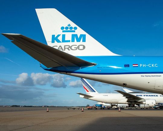 Air France KLM-Cargo zählt sich zu den nachhaltigsten Frachtfliegerunternehmen Europas. Die Corona-Krise sei weitgehend gemeistert. Jetzt will man den Spitzenplatz weiter ausbauen. Air France KLM-Cargo zählt sich zu den nachhaltigsten Frachtfliegerunternehmen Europas. Die Corona-Krise sei weitgehend gemeistert. Jetzt will man den Spitzenplatz weiter ausbauen.