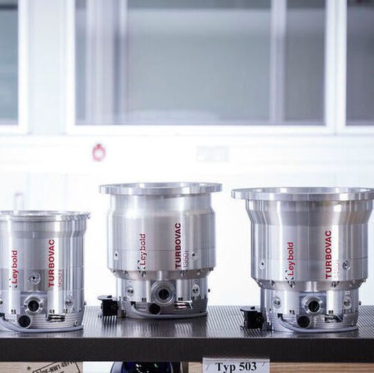 For light gases, pumping speed of the Turbovac 1350 I/s is 3-5 % higher than reference industry products whereas for heavier gases, the Turbovac 1450 i is 10 % higher than the same reference products. For light gases, pumping speed of the Turbovac 1350 I/s is 3-5 % higher than reference industry products whereas for heavier gases, the Turbovac 1450 i is 10 % higher than the same reference products.
