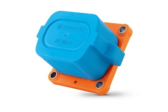 Seit 2020 bietet Pöppelmann Kapsto Steckerkappen aus PCR-PP für Hochvolt-Anwendungen im Automotive-Segment in der nachhaltigen Ausführung an.