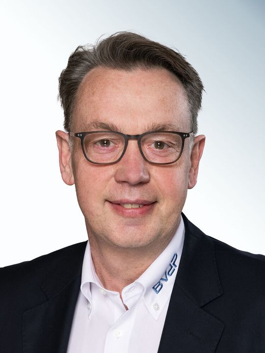 Peter Vogel ist stellvertretender BVdP-Vorstand und der Initiator des Club.Generation 5.0 im BVdP. Peter Vogel ist stellvertretender BVdP-Vorstand und der Initiator des Club.Generation 5.0 im BVdP.