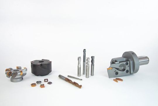 Neue Zerspanungsmöglichkeiten von ZCC Cutting Tools: Der Planfräser FMA04, der Planschlichtfräser FMWX, der Eckfräser EMP09 mit neuem Spanbrecher, einschneidige Eckfräser aus der ALP-Serie, VHM-Bohrer (jetzt 3×D) mit Weldon-Fläche und das Stechsystem Zflex. Neue Zerspanungsmöglichkeiten von ZCC Cutting Tools: Der Planfräser FMA04, der Planschlichtfräser FMWX, der Eckfräser EMP09 mit neuem Spanbrecher, einschneidige Eckfräser aus der ALP-Serie, VHM-Bohrer (jetzt 3×D) mit Weldon-Fläche und das Stechsystem Zflex.