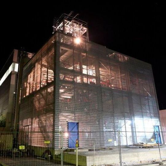 Für die Versuchsanlage wurden 1,5 km Rohrleitungen verlegt und über 520 Instrumente, Ventile und Armaturen verbaut. Für die Versuchsanlage wurden 1,5 km Rohrleitungen verlegt und über 520 Instrumente, Ventile und Armaturen verbaut.