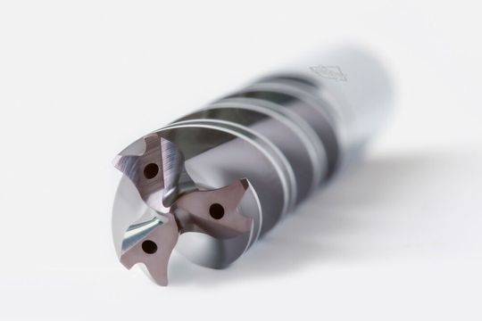 Mapal’s Tritan-Drill-Reamer: three cutting edges and six guide chamfers for high-precision, economical fitting bores. Mapal’s Tritan-Drill-Reamer: three cutting edges and six guide chamfers for high-precision, economical fitting bores.