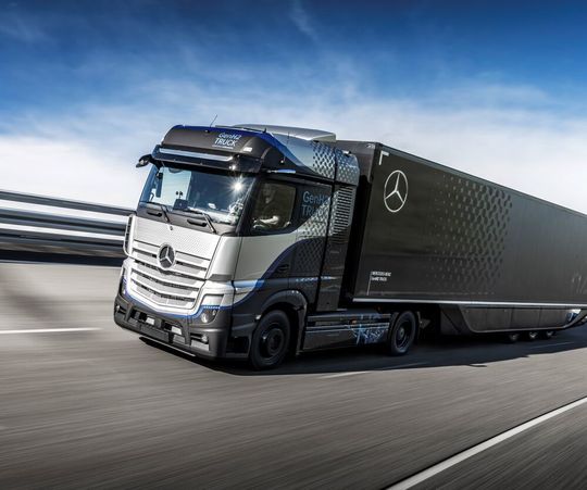Grüne Alternative im Ausbau: Daimler Truck AG und Shell treiben sowohl den Aufbau der Tankinfrastruktur für Wasserstoff voran als auch die Einführung von Brennstoffzellen-Lkw in Europa. Grüne Alternative im Ausbau: Daimler Truck AG und Shell treiben sowohl den Aufbau der Tankinfrastruktur für Wasserstoff voran als auch die Einführung von Brennstoffzellen-Lkw in Europa.