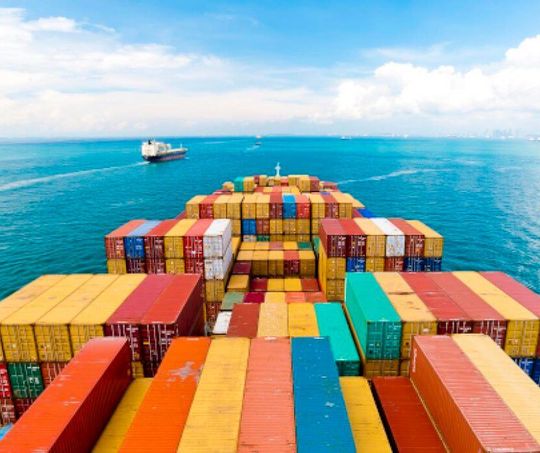 Viele Containerschiffe wurden vor einiger Zeit aus der Lieferkette genommen, sagt der Kreditversicherer Credendo. Nun boomt der Handel. Aber es gibt diverse Probleme bei der Rückführung der Schiffe. Das könnte fatal werden, meint Credendo. Viele Containerschiffe wurden vor einiger Zeit aus der Lieferkette genommen, sagt der Kreditversicherer Credendo. Nun boomt der Handel. Aber es gibt diverse Probleme bei der Rückführung der Schiffe. Das könnte fatal werden, meint Credendo.