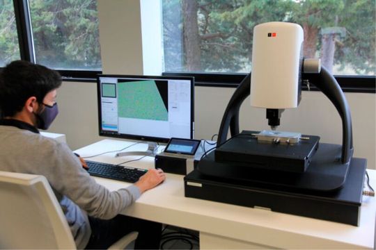 The Linkam LTS420 – Sensofar’s S neox system with Linnik in use in the lab The Linkam LTS420 – Sensofar’s S neox system with Linnik in use in the lab