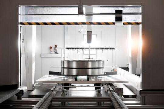 In Nanjing werden Großlager mit einem Durchmesser von über 800 Millimeter gefertigt.