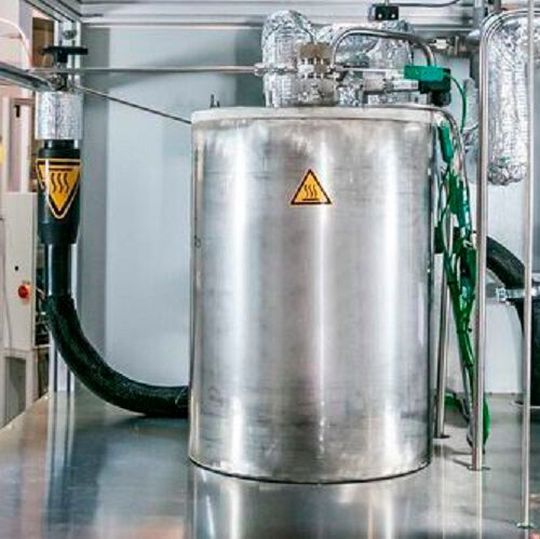 In the ammonia cracker, NH3 is broken down into a gas mixture of 75 % hydrogen and 25 % nitrogen. In the ammonia cracker, NH3 is broken down into a gas mixture of 75 % hydrogen and 25 % nitrogen.