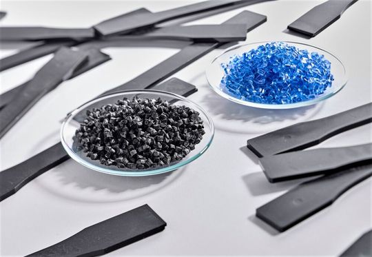 Covestro kooperiert mit dem Recyclingspezialist Carbonxt. Der Grund ist, dass Covestro die Reststoffe, die bei der Fertigung von endlosfaserverstärkten Polycarbonat-Composites (CFRTP) anfallen, sinnvoll wiederverwerten will. Covestro kooperiert mit dem Recyclingspezialist Carbonxt. Der Grund ist, dass Covestro die Reststoffe, die bei der Fertigung von endlosfaserverstärkten Polycarbonat-Composites (CFRTP) anfallen, sinnvoll wiederverwerten will.