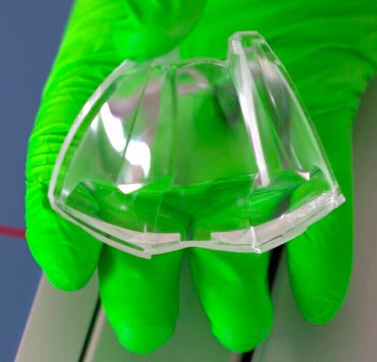 Thermische Streifenprojektion: Das neue Messprinzip erlaubt die Rundum-3D-Formvermessung transparenter Objekte. Thermische Streifenprojektion: Das neue Messprinzip erlaubt die Rundum-3D-Formvermessung transparenter Objekte.