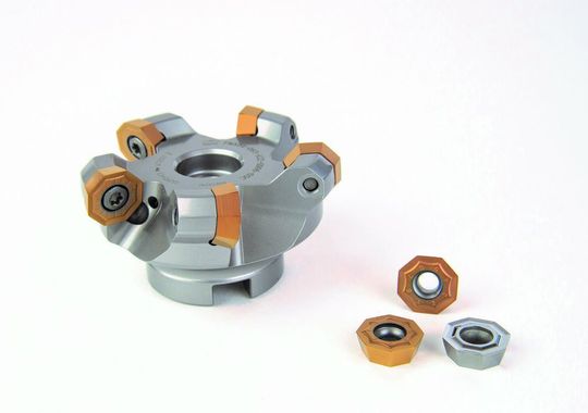 Mit dem Planfräser-Neuling FMA04 erweitert ZCC Cutting Tools Europe die Möglichkeiten, mit denen auch dünne Bauteile ohne Instabilitätsprobleme zerspanend zu bearbeiten sind. Mit dem Planfräser-Neuling FMA04 erweitert ZCC Cutting Tools Europe die Möglichkeiten, mit denen auch dünne Bauteile ohne Instabilitätsprobleme zerspanend zu bearbeiten sind.