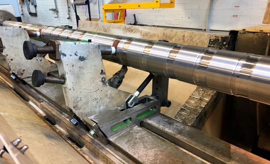 The diamond dressing station can now be moved along the machine bed to reduce non-cutting times at Sulzer. The diamond dressing station can now be moved along the machine bed to reduce non-cutting times at Sulzer.