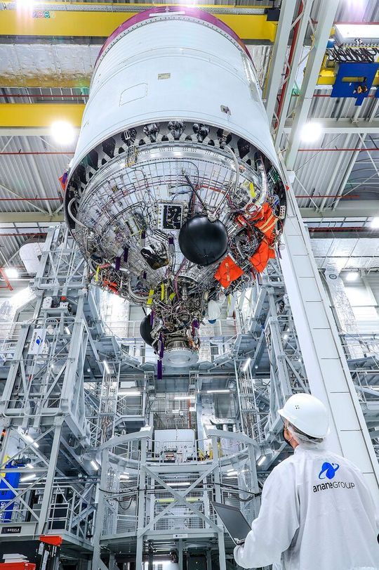 Ariane 6 Tankcenter Bremen: Beladevorbereitung und Verpackungsarbeiten an der Trägerrakete. Ariane 6 Tankcenter Bremen: Beladevorbereitung und Verpackungsarbeiten an der Trägerrakete.