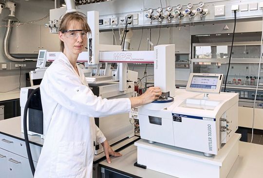 Korinna Altmann analysiert bei der Bundesanstalt für Materialforschung und -prüfung Wasserproben auf Mikroplastik. Korinna Altmann analysiert bei der Bundesanstalt für Materialforschung und -prüfung Wasserproben auf Mikroplastik.