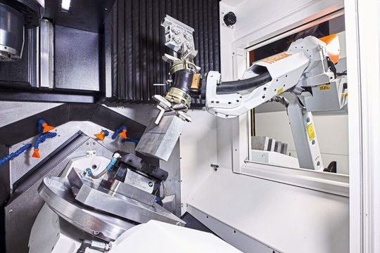 Die CV5-500 lässt sich problemlos mit einer Vielzahl an Automationslösungen kombinieren und kann u. a. mit Seitenbeladetür und Roboterarm ausgestattet werden. Die CV5-500 lässt sich problemlos mit einer Vielzahl an Automationslösungen kombinieren und kann u. a. mit Seitenbeladetür und Roboterarm ausgestattet werden.