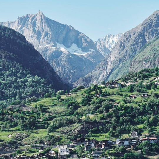 Arbeiten, wo andere Urlaub machen: Das neue Büro in zentraler Lage befindet sich im Schweizerischen Visp ... Arbeiten, wo andere Urlaub machen: Das neue Büro in zentraler Lage befindet sich im Schweizerischen Visp ...