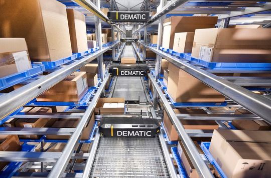 Im neuen Logistikzentrum des Healthcare-Unternehmens IVF Hartmann in der Schweiz sorgen Systeme von Dematic für den problemlosen Warenfluss. Das ganze Geschehen laufe vor allem relativ platzsparend ab. Im neuen Logistikzentrum des Healthcare-Unternehmens IVF Hartmann in der Schweiz sorgen Systeme von Dematic für den problemlosen Warenfluss. Das ganze Geschehen laufe vor allem relativ platzsparend ab.
