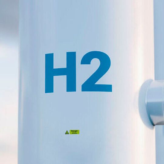 30 tons-per-day hydrogen liquefaction facility designed by Air Products, the first of such liquid hydrogen operations around the world to provide clean hydrogen to the growing industrial and mobility hydrogen markets across Western Canada. 30 tons-per-day hydrogen liquefaction facility designed by Air Products, the first of such liquid hydrogen operations around the world to provide clean hydrogen to the growing industrial and mobility hydrogen markets across Western Canada.